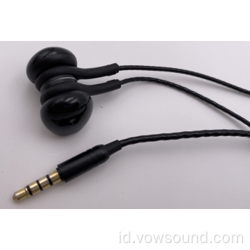 Earbud Stereo Berkabel dengan Mikrofon